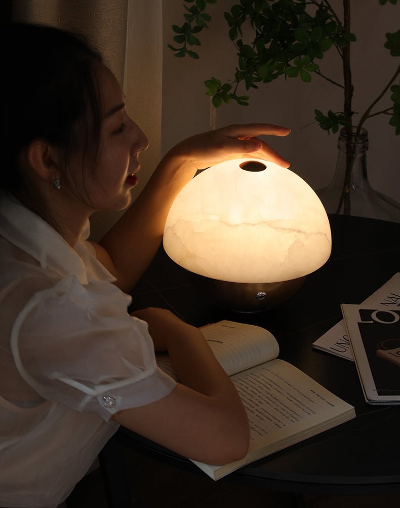 Lampă de masă mini din alabastru Luna Stone