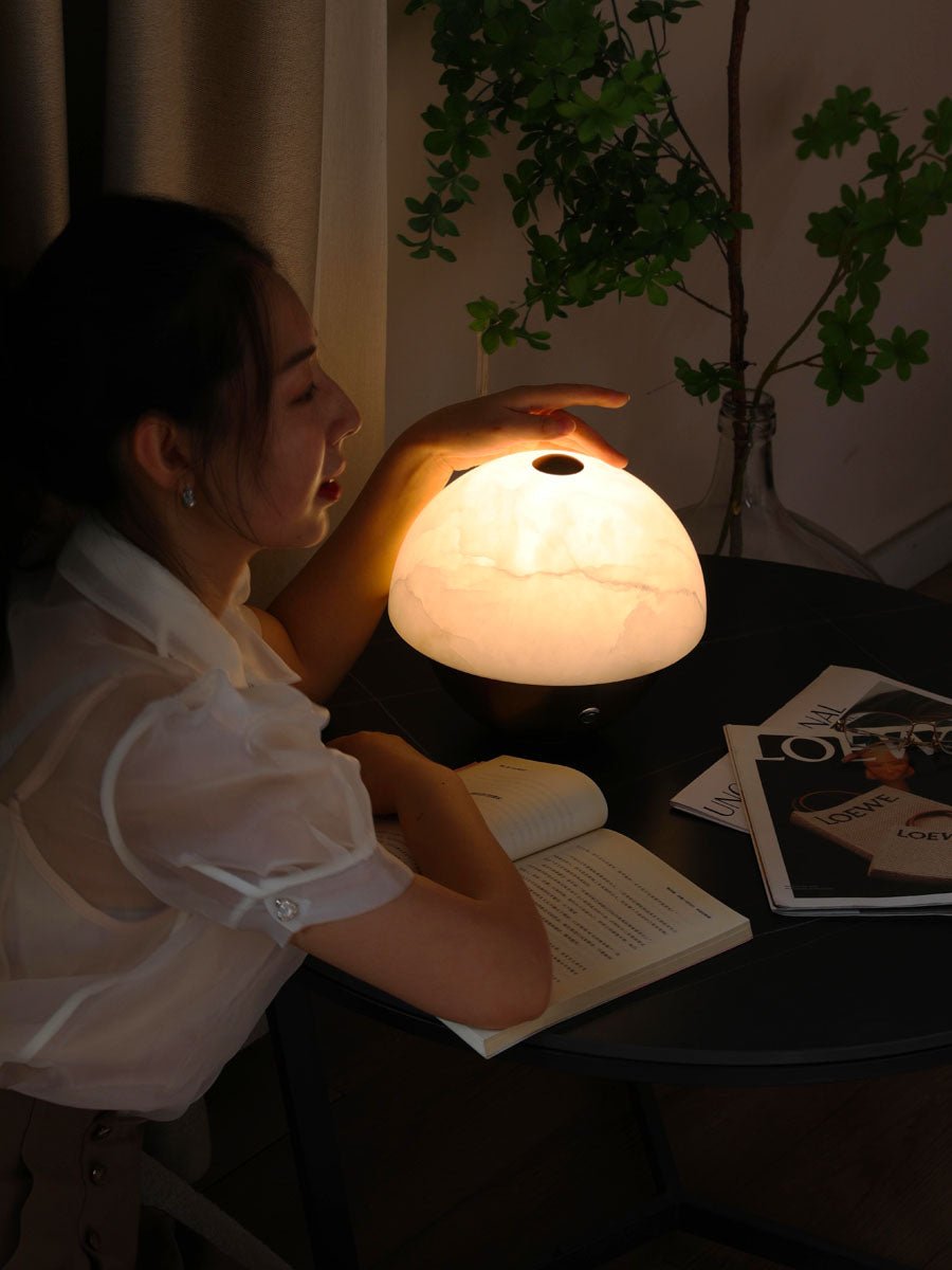 Lampă de masă mini din alabastru Luna Stone