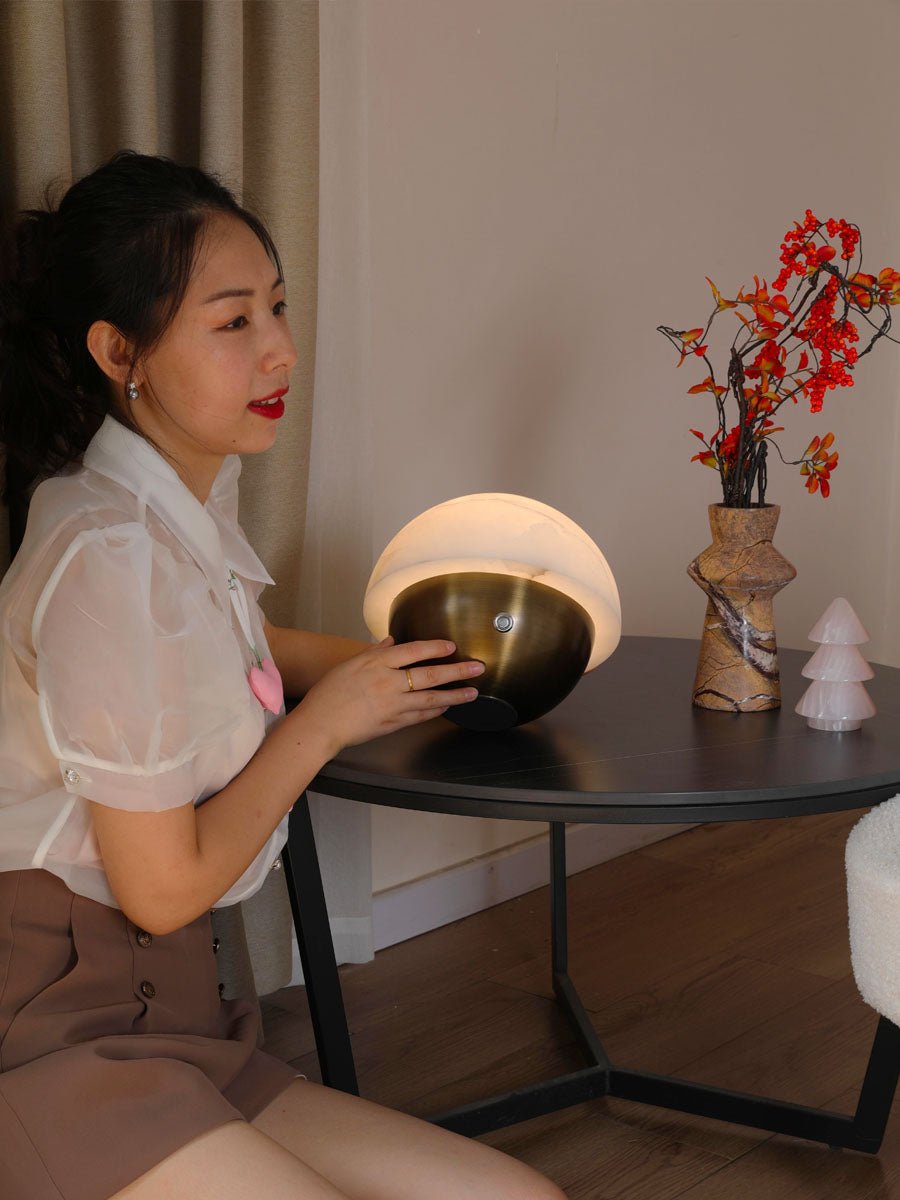 Lampă de masă mini din alabastru Luna Stone