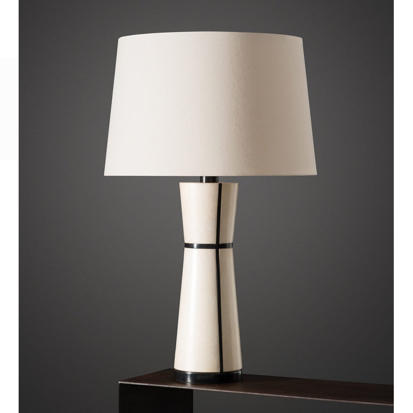 Lampă de masă din piele de lux