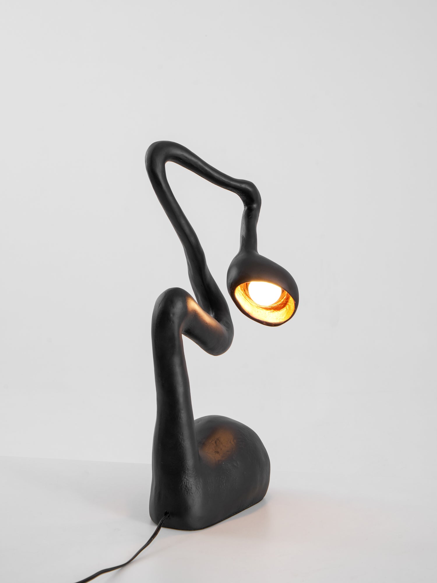 Lampă de masă cu sculptură de smirnă 