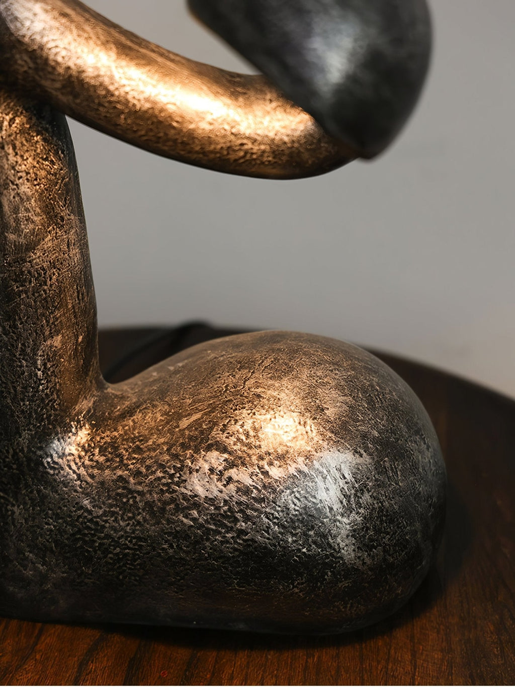 Lampă de masă cu sculptură de smirnă 