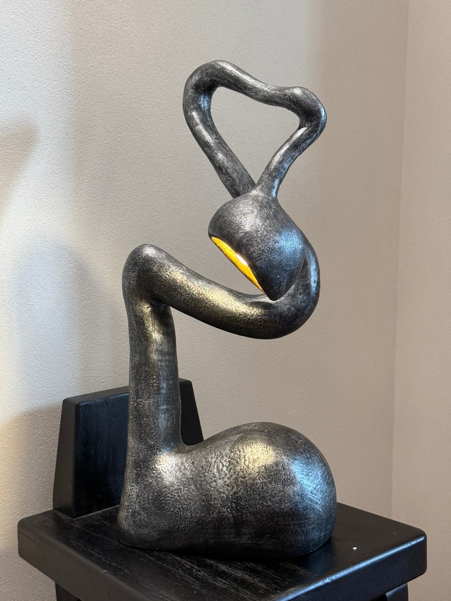 Lampă de masă cu sculptură de smirnă 