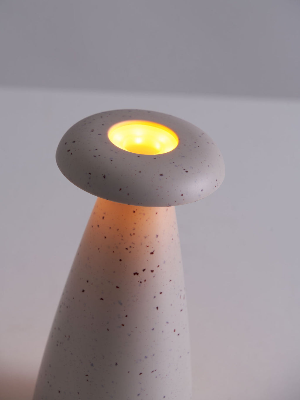 Lampă de masă reîncărcabilă Noko Mushroom 