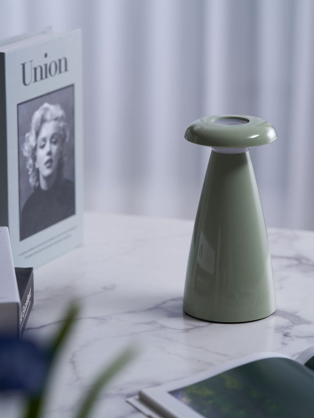 Lampă de masă reîncărcabilă Noko Mushroom 