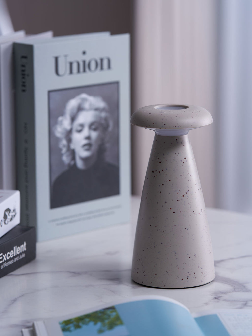 Lampă de masă reîncărcabilă Noko Mushroom 