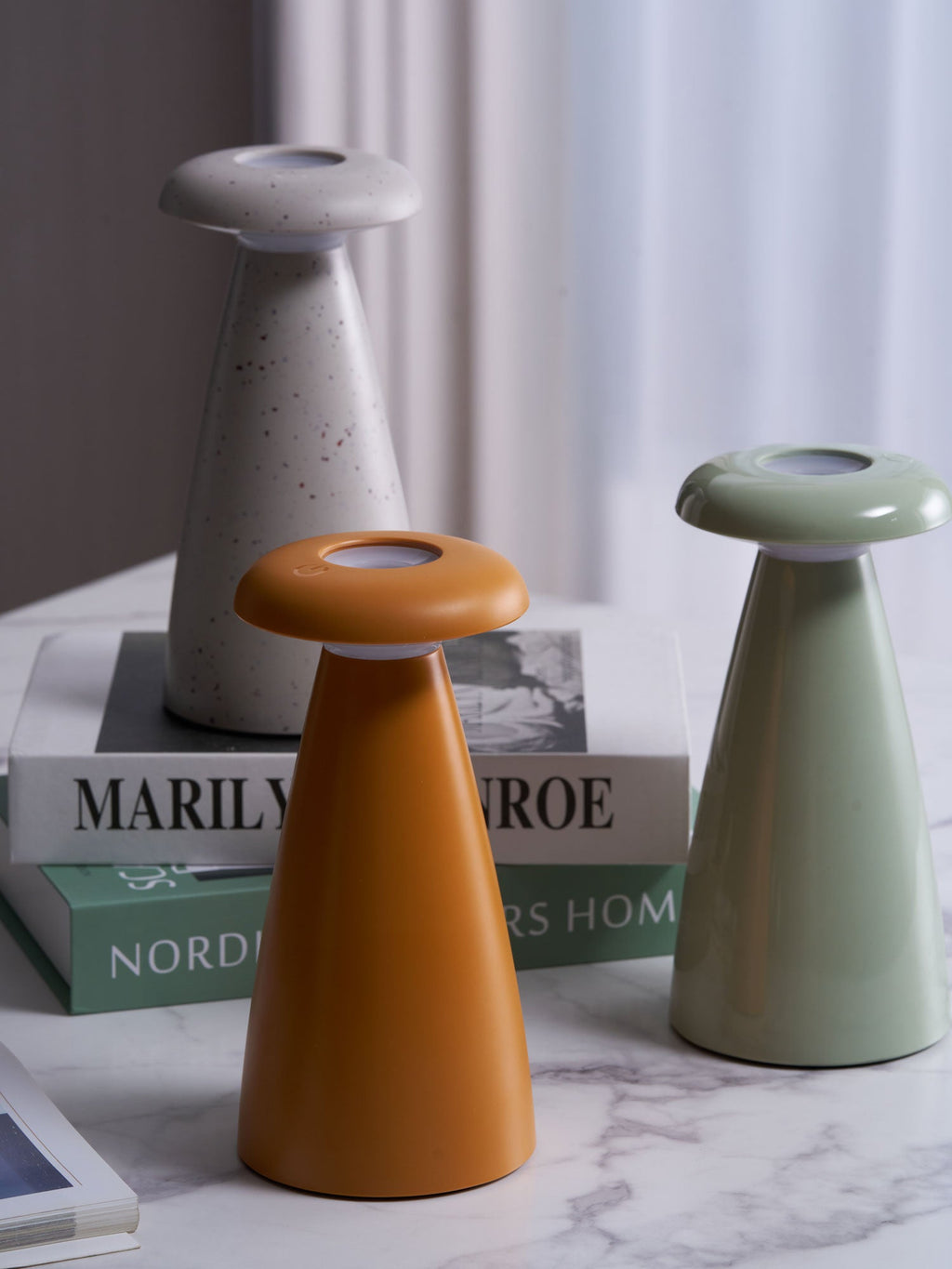 Lampă de masă reîncărcabilă Noko Mushroom 