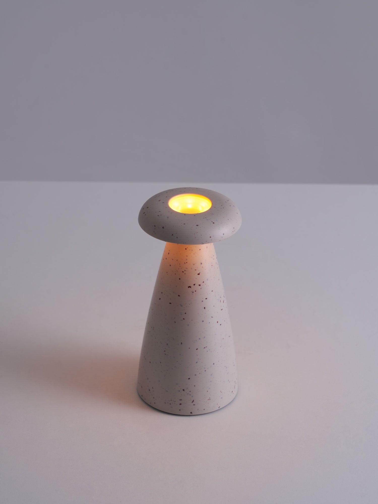 Lampă de masă reîncărcabilă Noko Mushroom 
