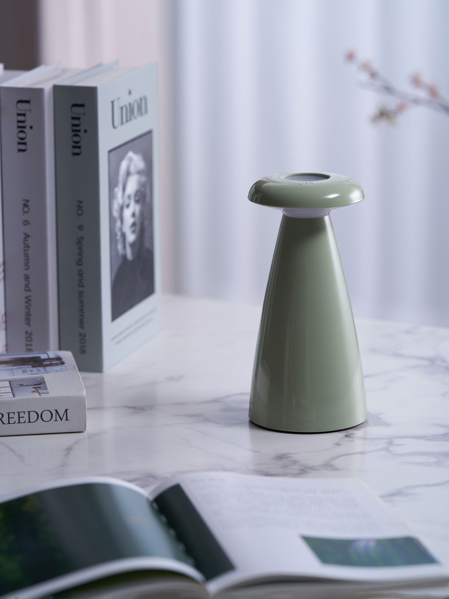 Lampă de masă reîncărcabilă Noko Mushroom 