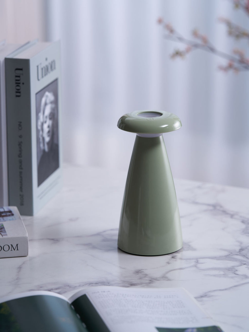 Lampă de masă reîncărcabilă Noko Mushroom 