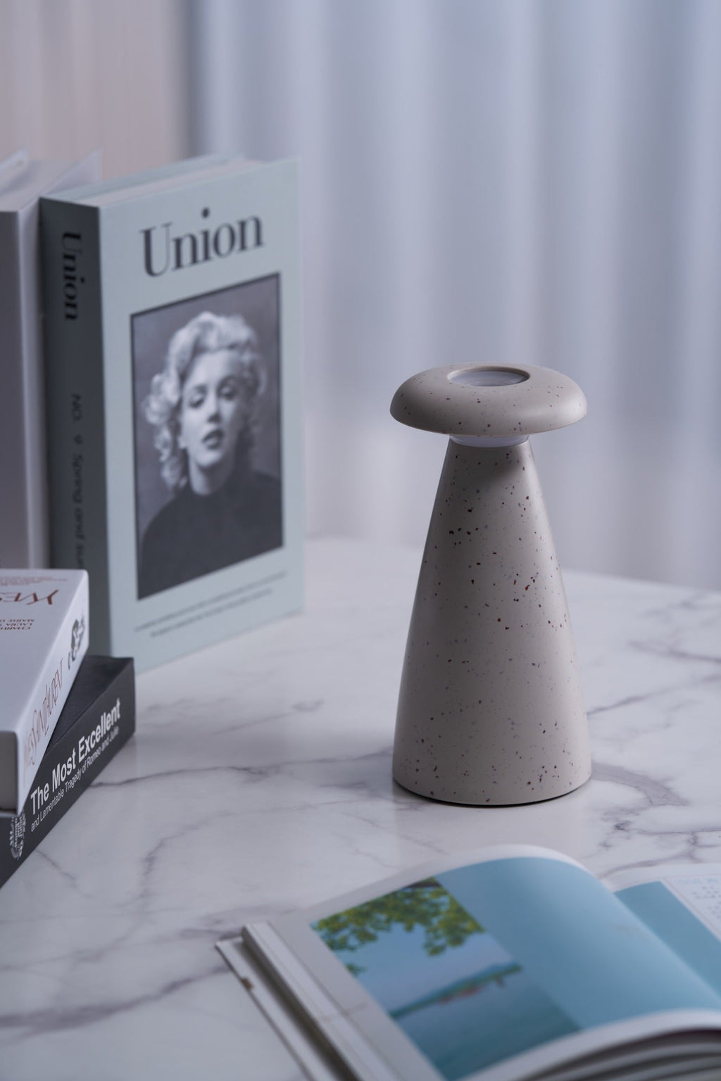 Lampă de masă reîncărcabilă Noko Mushroom 