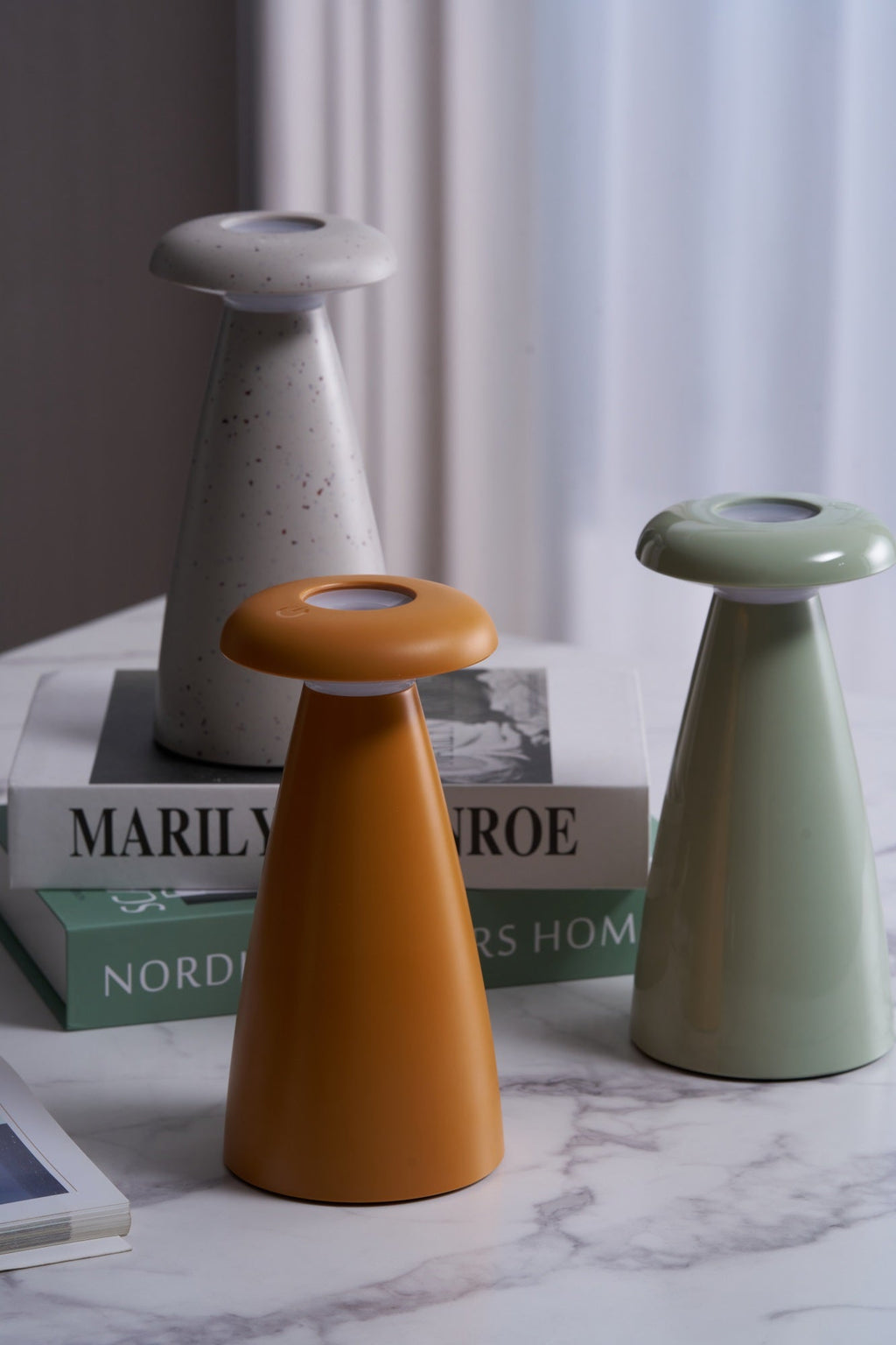 Lampă de masă reîncărcabilă Noko Mushroom 
