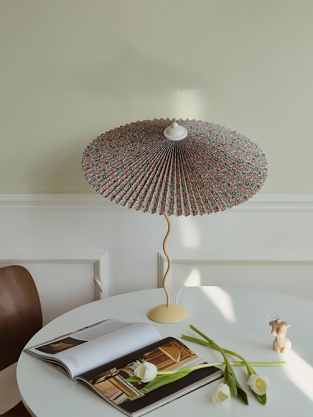 Pleated Hat Table Lamp