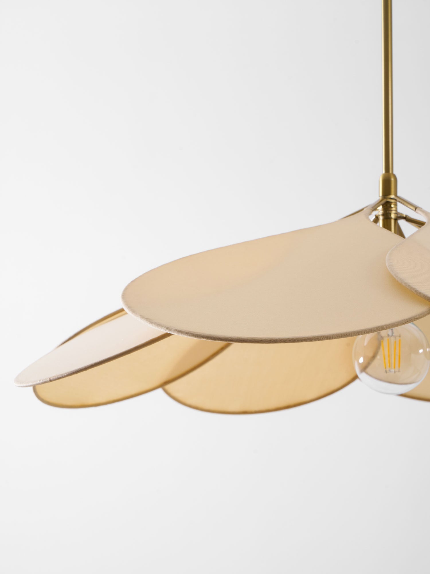 Precieuse Petals Pendant Lamp