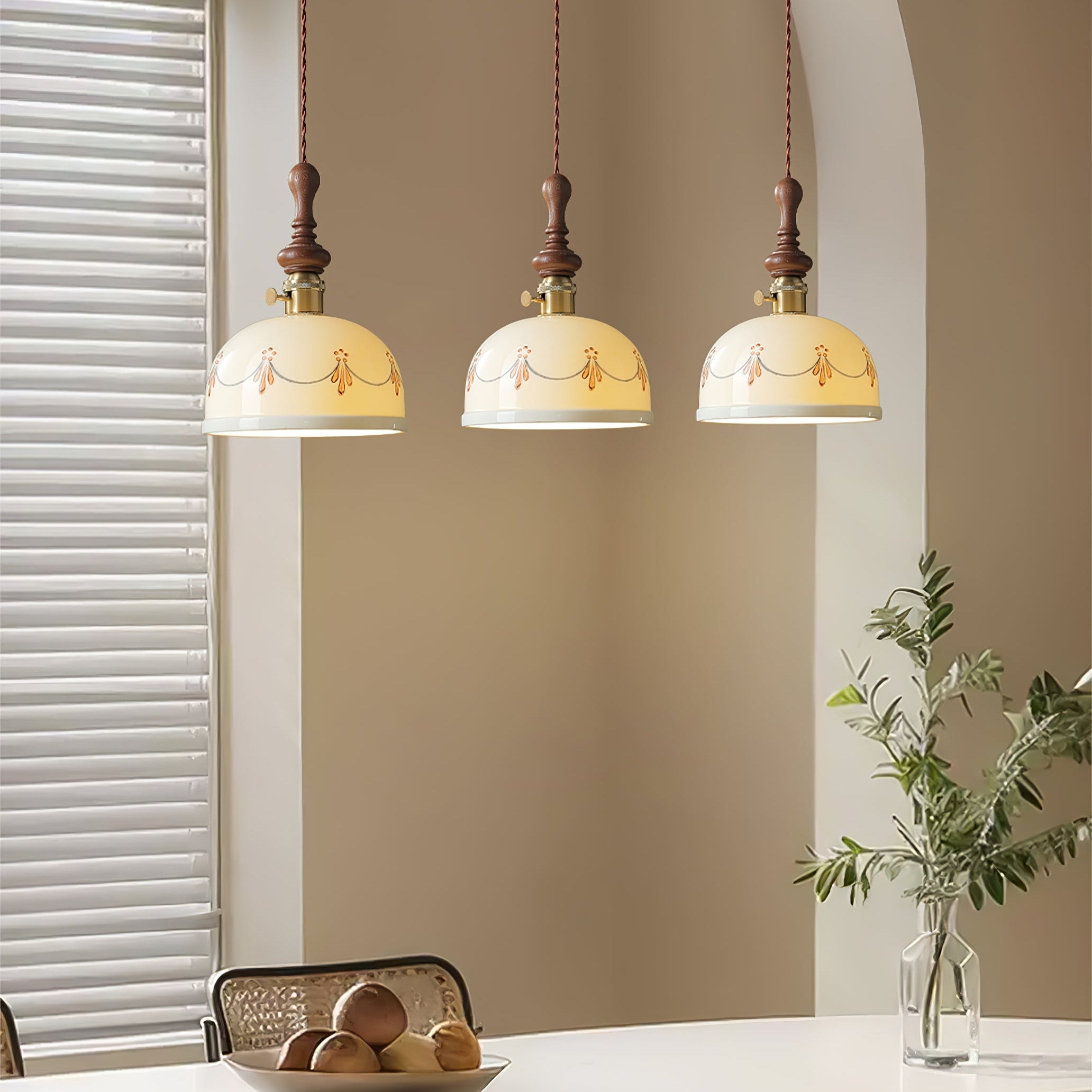 Lampă suspendată din ceramică Roselind