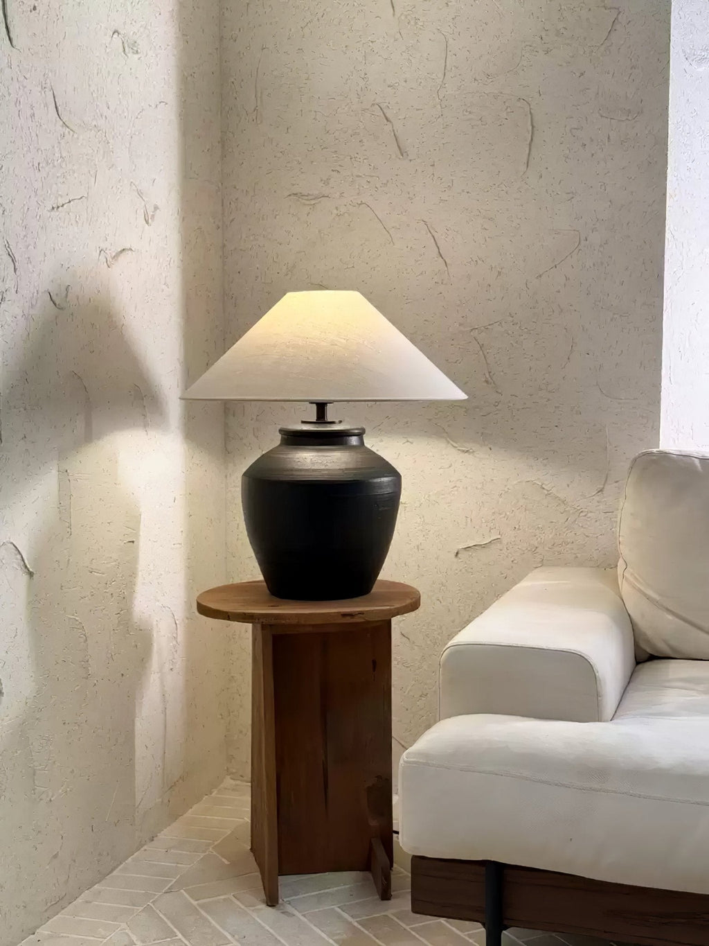 Lampă de masă rustică din ceramică neagră 