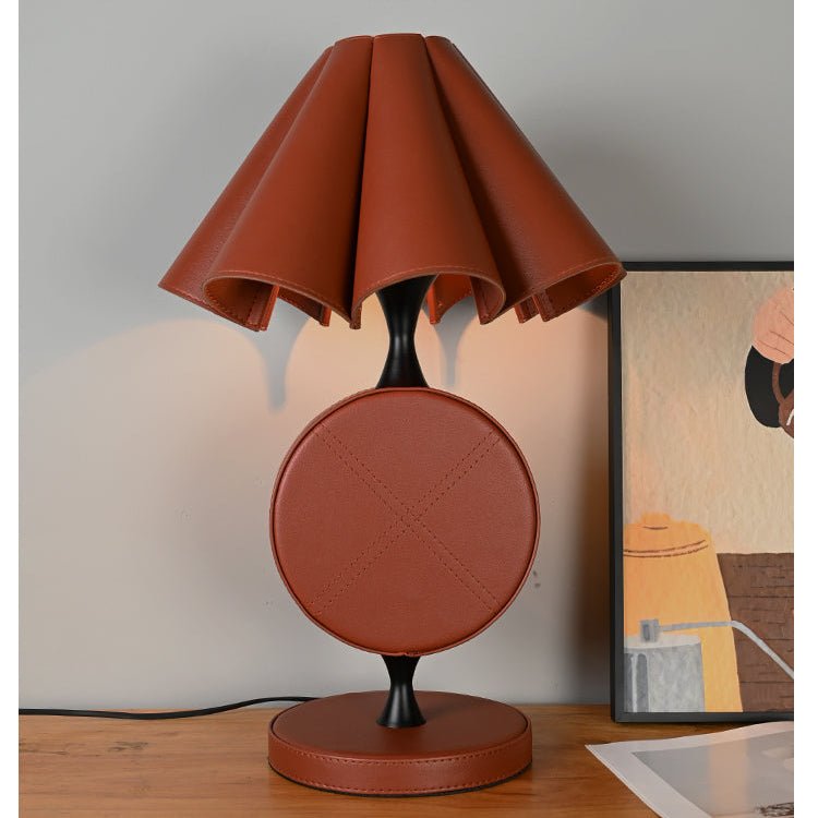 Lampă de masă cu cusătură de șa