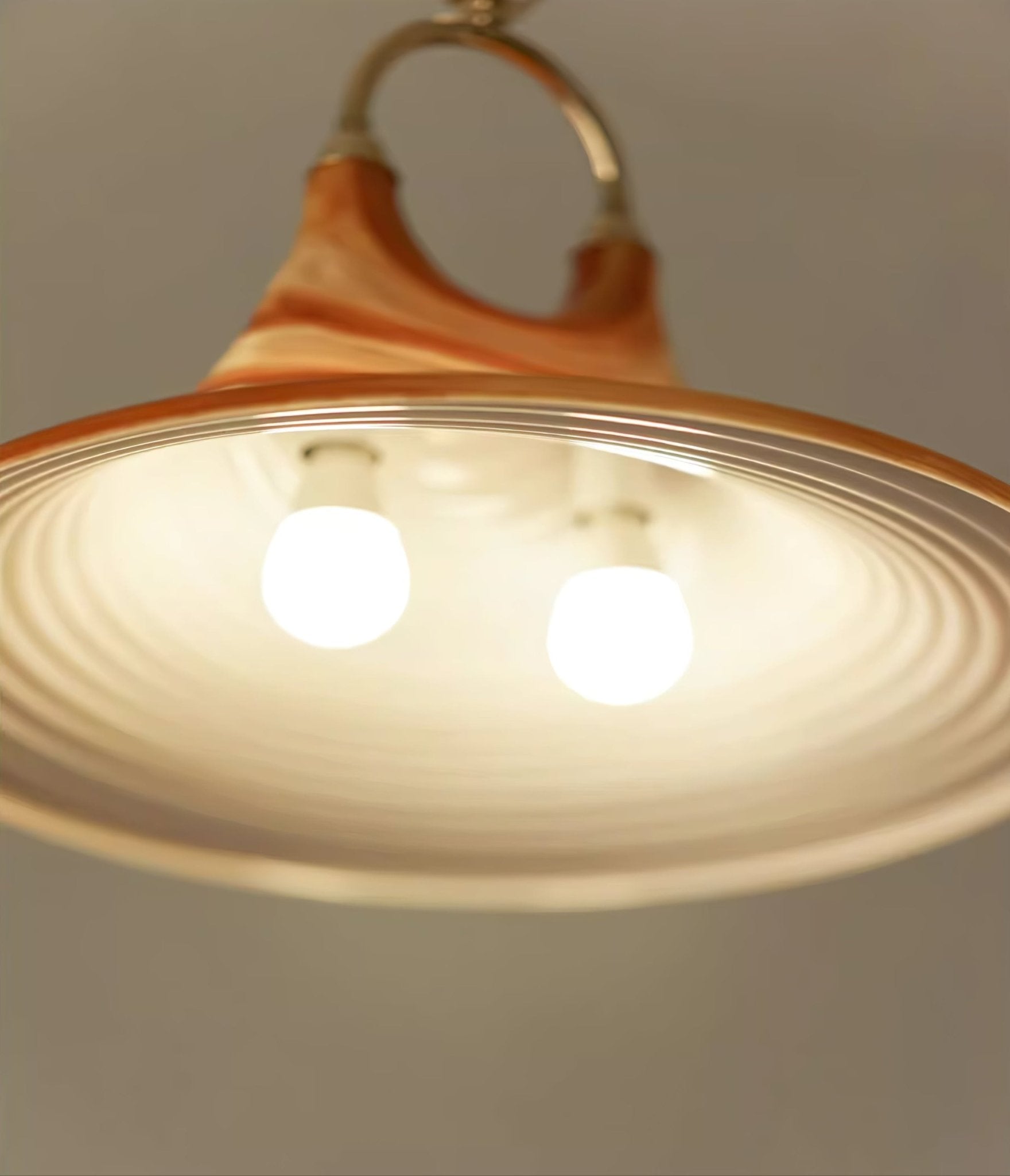 Lampă suspendată din sticlă spiralată Solari