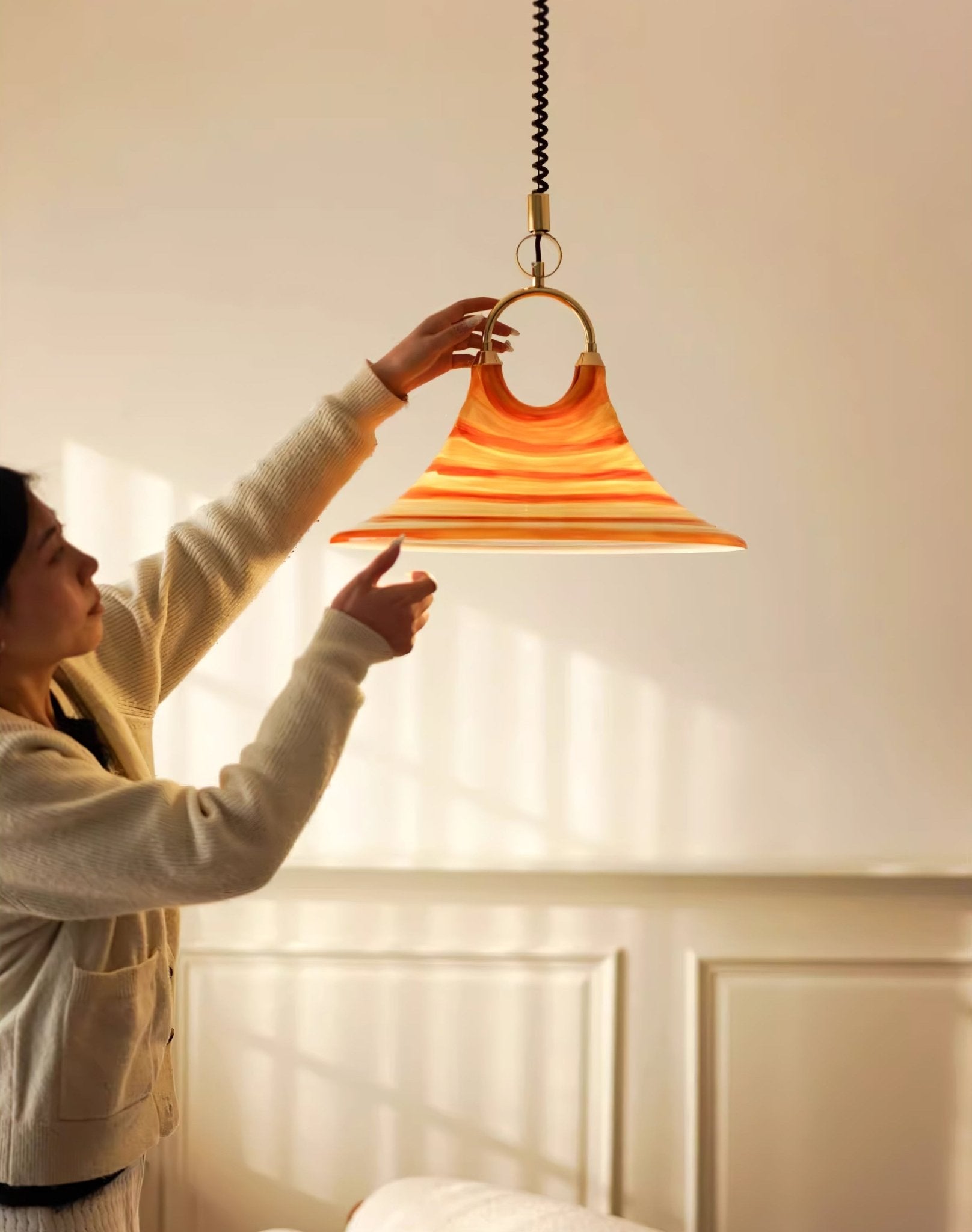 Lampă suspendată din sticlă spiralată Solari