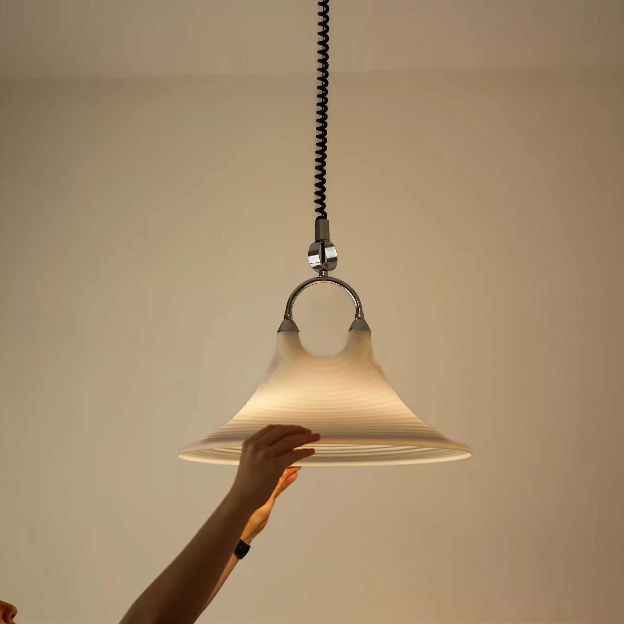 Lampă suspendată din sticlă spiralată Solari