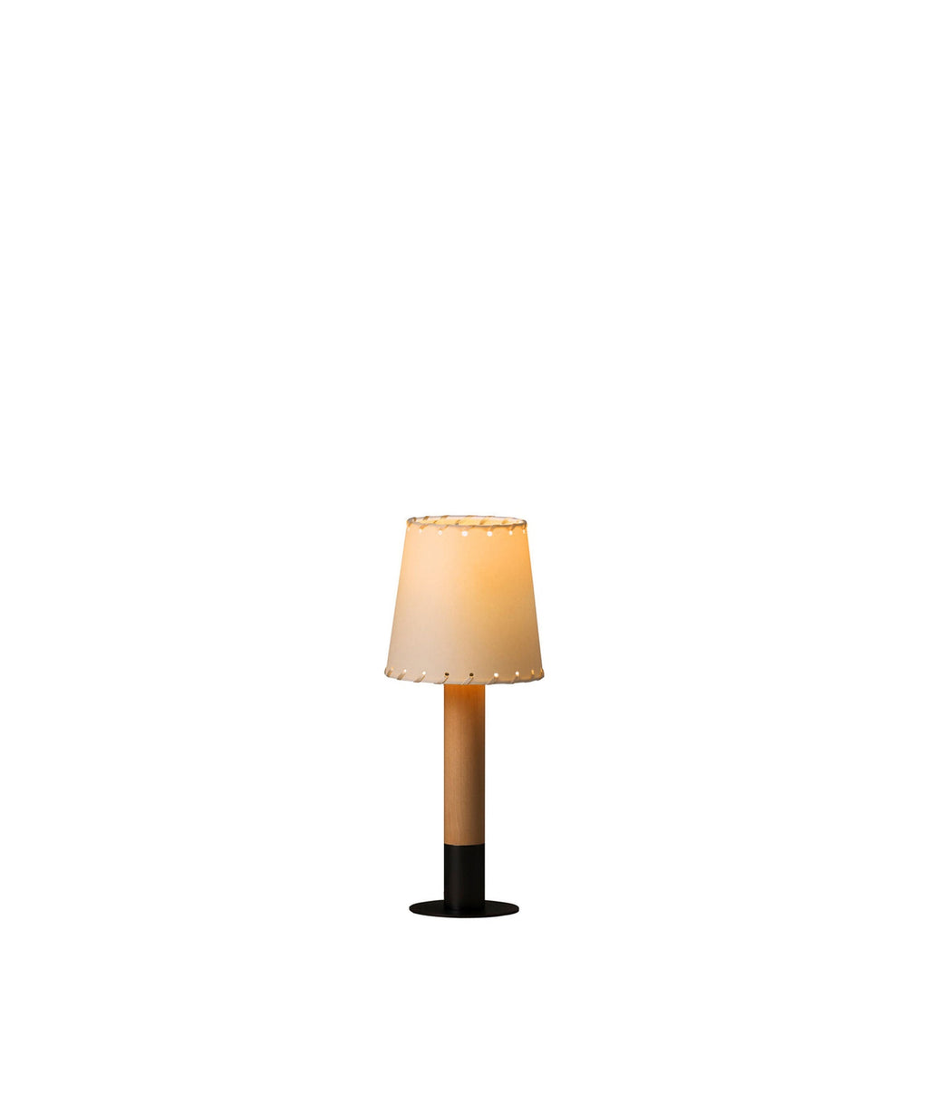 Lampă de masă cusută