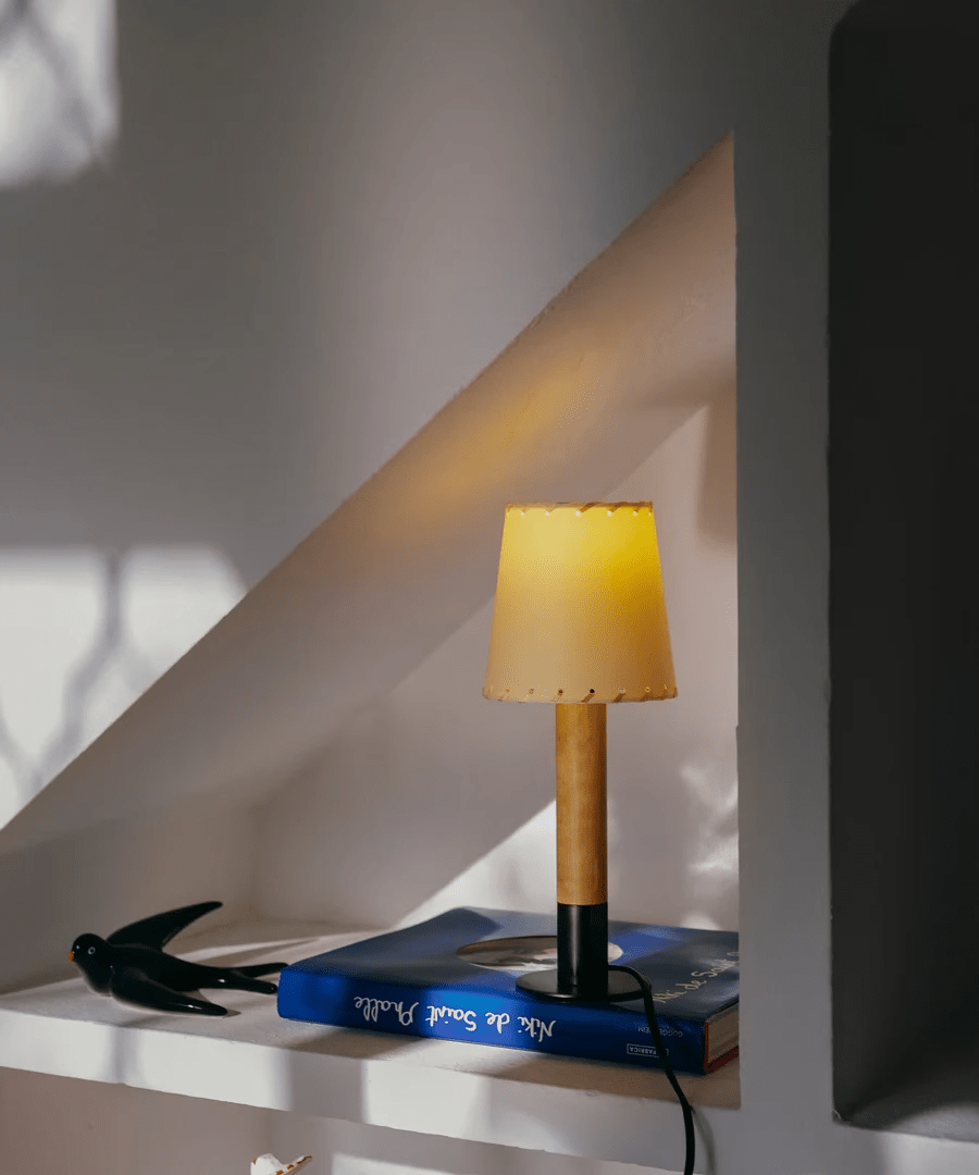 Lampă de masă cusută