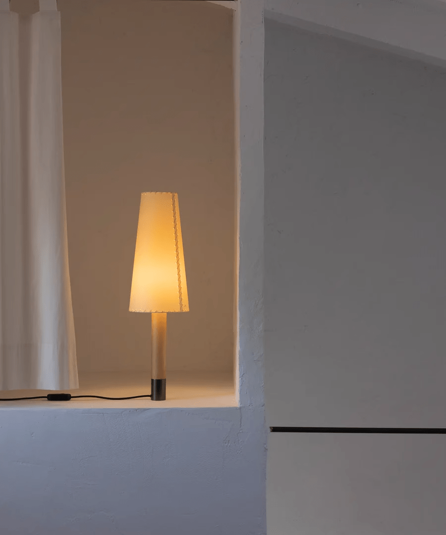 Lampă de masă cusută
