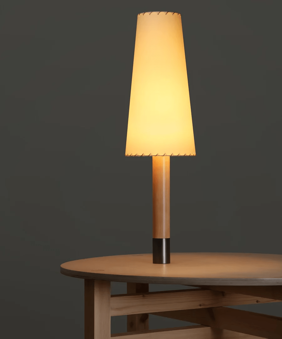 Lampă de masă cusută