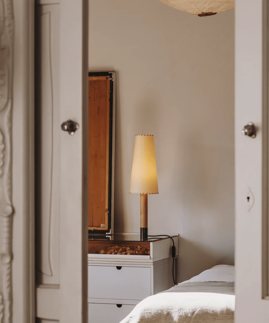 Lampă de masă cusută