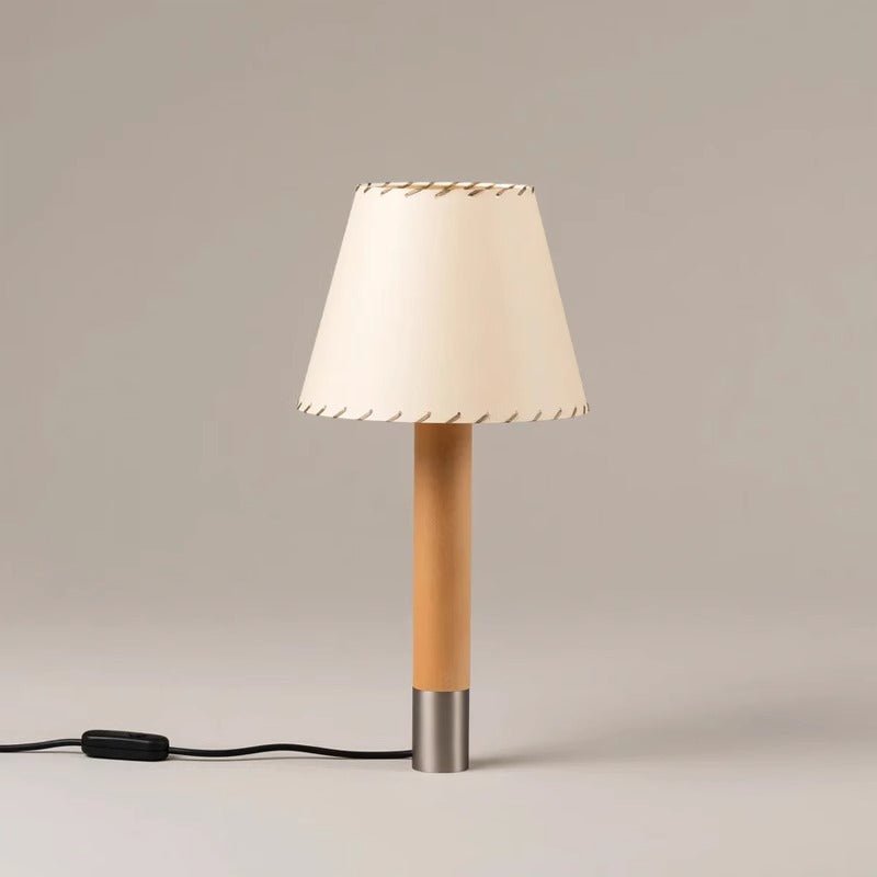 Lampă de masă cusută
