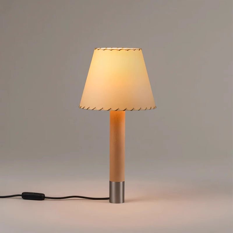 Lampă de masă cusută