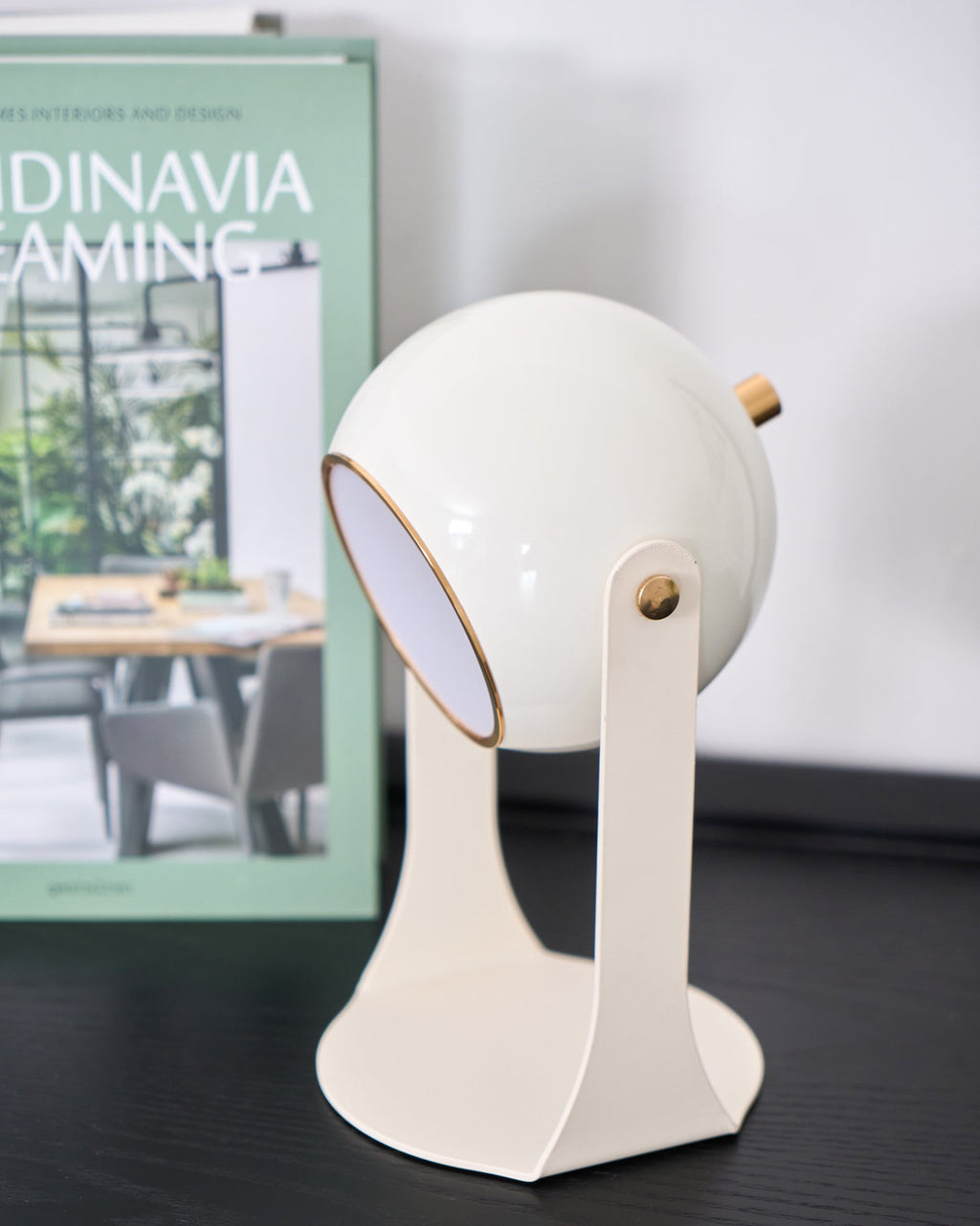 Svejk Table Lamp (Built-in Battery)