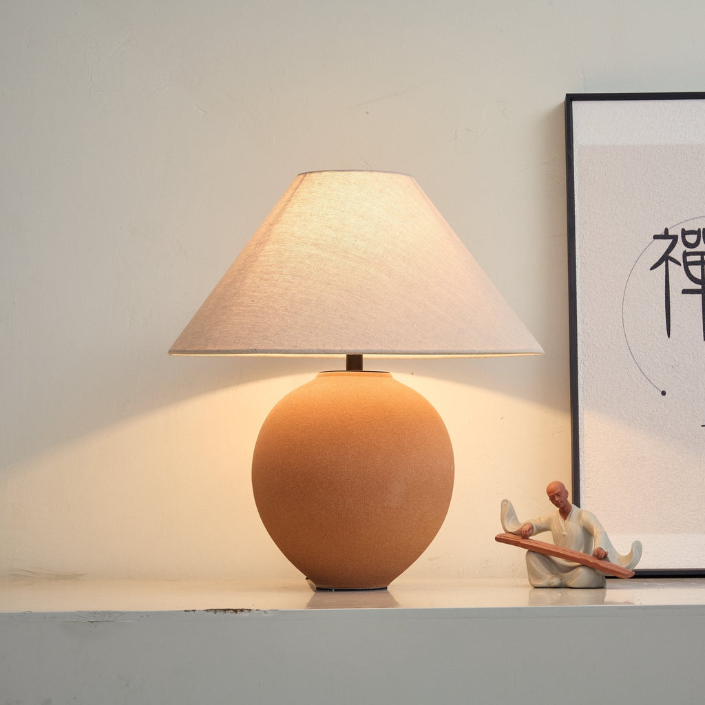 Lampă de masă ceramică în nuanțe de teracotă