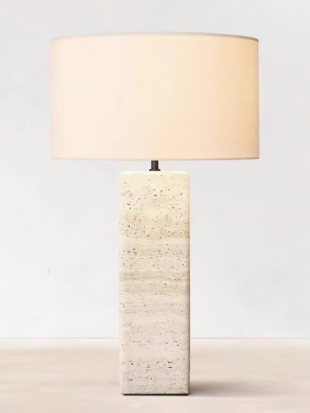 Lampă de masă cu coloană din travertin